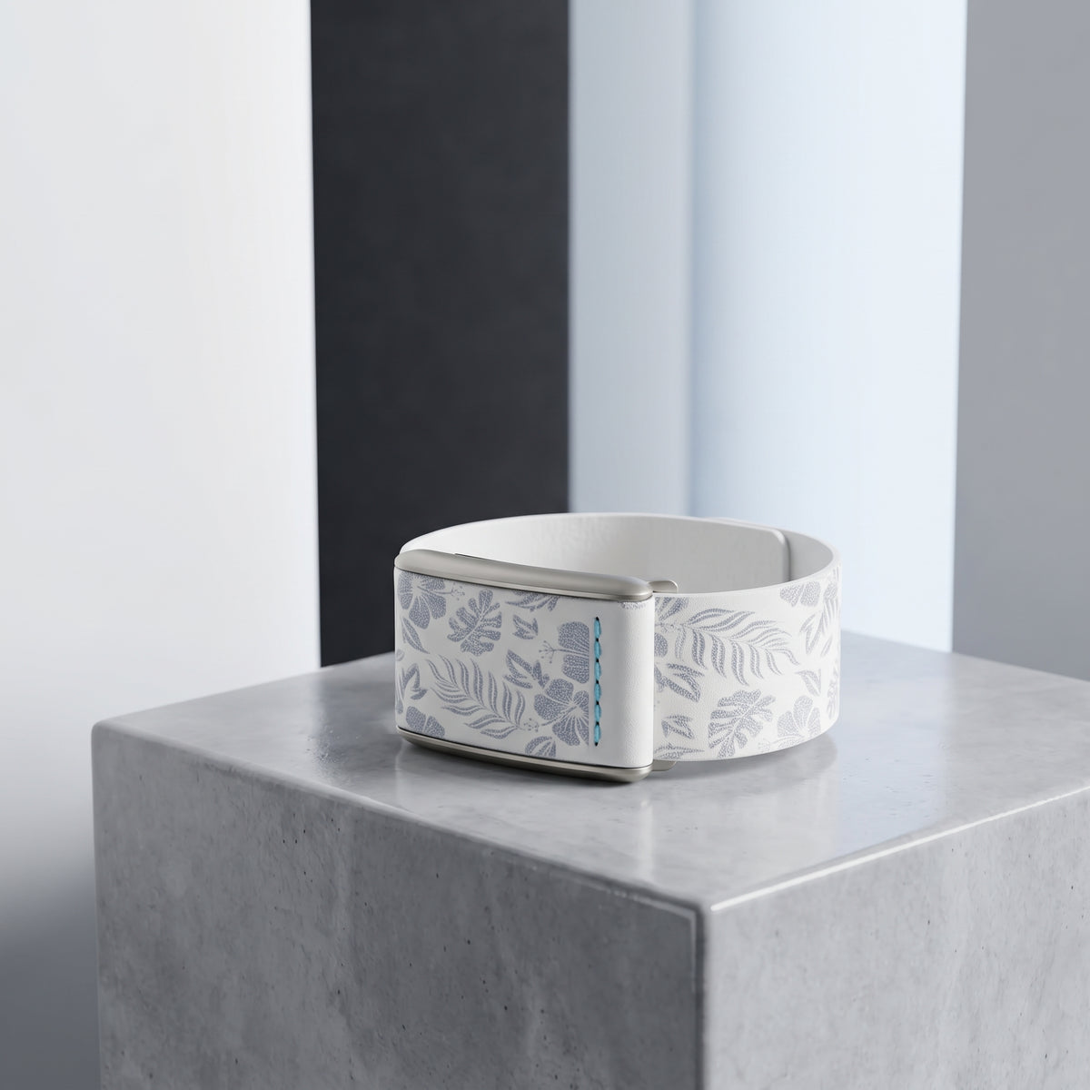 Ecoband 5.0 Tropicale — laser-engraved botanical pattern on white bio-leather with a polished silver clasp