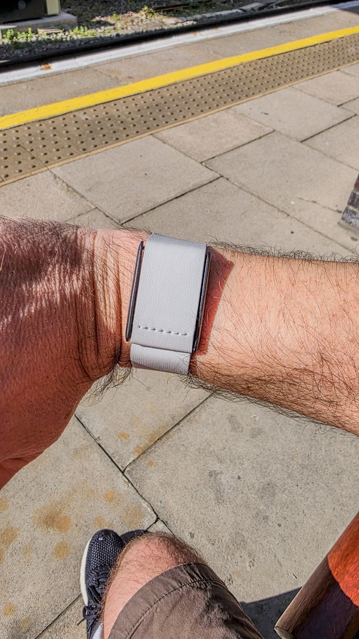 Rocker Duck Ecoband in Cloud on a morning commute